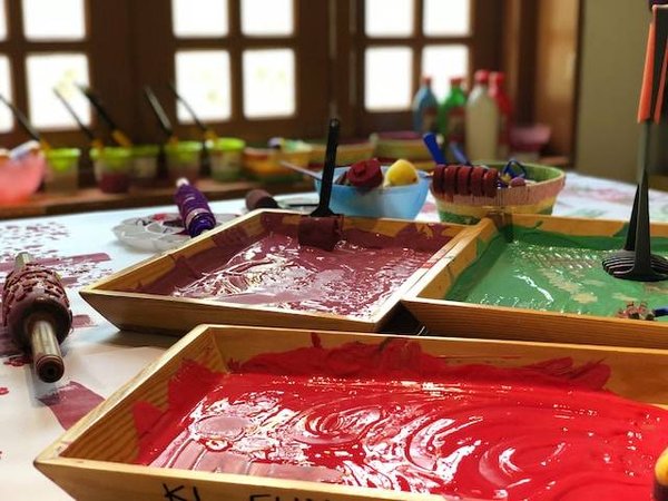 Comment initier les enfants à l'art par le biais de l'apprentissage ludique ?